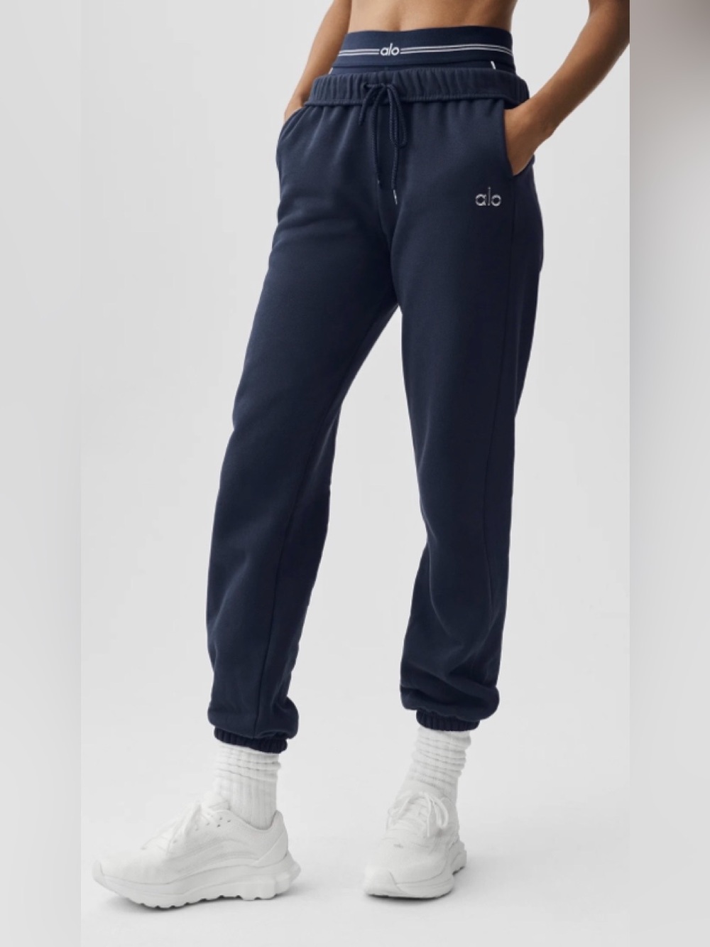 ALO Yoga Accolade Sweatpant Navy Medium $138 Rt